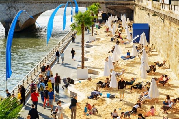 韓国人「ソウル市がフランス・パリを模して都心にビーチを作った結果…」