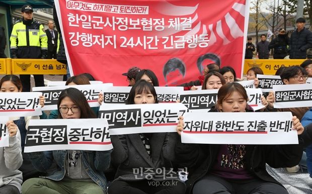 韓国人「日本との戦略的疎通必要、韓日軍事情報協定を延長する…って朴槿恵のとき売国協定と言って非難してたよね？」