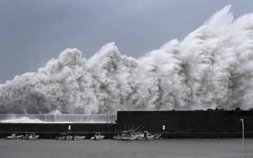 韓国人「4年間で、韓国2vs日本18…台風が列島に行く理由は…」