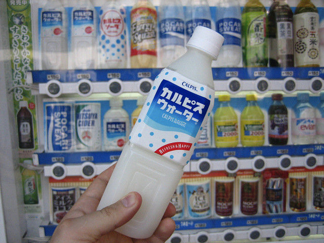 海外「日本の街角で、こんな飲み物を発見したんだがｗ」海外の反応