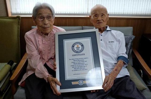 2人で208歳、日本人夫婦がギネス記録（海外の反応）