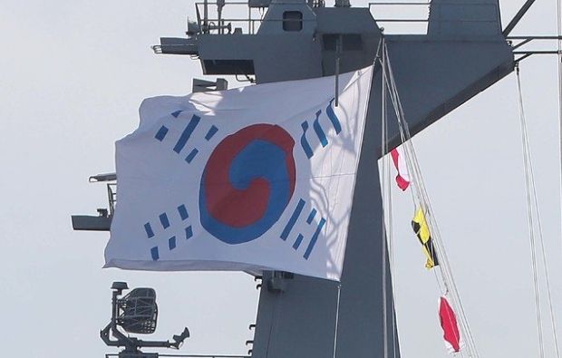 韓国人「韓国国際観艦式、朝鮮時代に製作された太極旗が掲げられる」