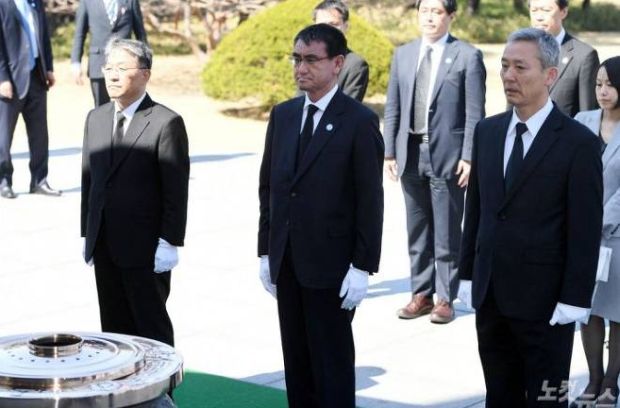 韓国人「韓国の国立顕忠院を参拝する日本の政治家たち」