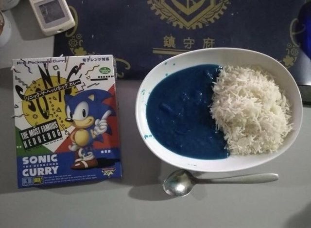 日本の青いカレーに海外も食欲を無くす（海外の反応）