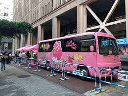 日本の夜の街を彷徨う少女たちのための巡回バス（海外の反応）