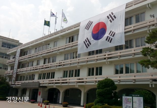 韓国人の旭日旗恐怖症が再び発動…清州市庁舎の天井、旭日期形象化論議