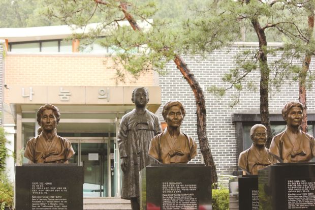 韓国人「防弾少年団のファン、日本軍慰安婦被害者に1000万ウォン寄付」