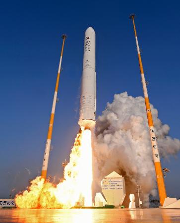 「宇宙強国」目指す韓国が試験用ロケット発射に成功と発表