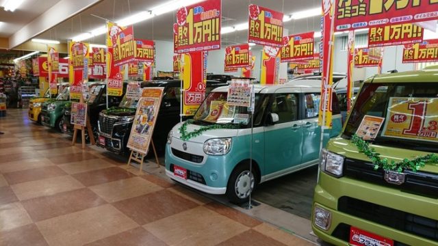 日本のディスカウントストアで新車が並んでいる（海外の反応）