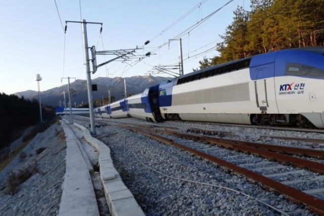 韓国の高速鉄道が脱線、14名が軽傷（海外の反応）