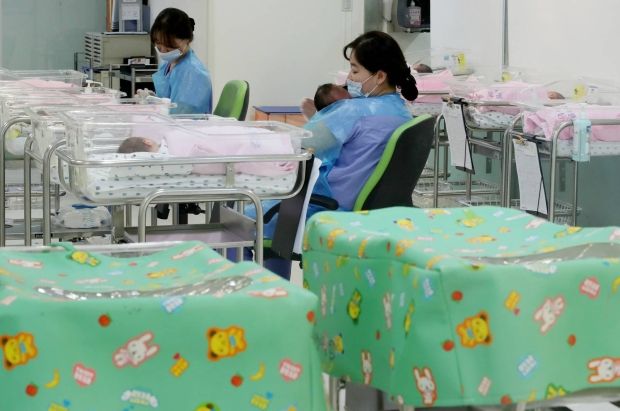 韓国人「韓国の少子化がひどい領域に…今年第3四半期の合計出生率が0.95人」