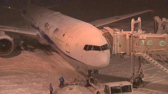 大雪がUターンラッシュ直撃！新千歳空港で2千人が一晩過ごす（海外の反応）