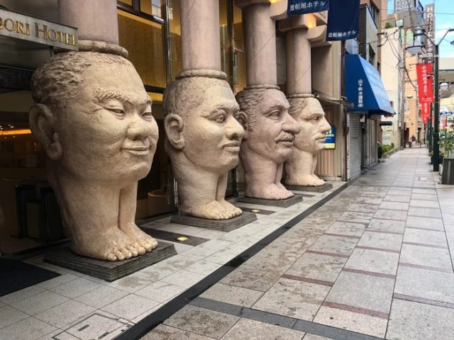 大阪で偶然発見した像たち（海外の反応）