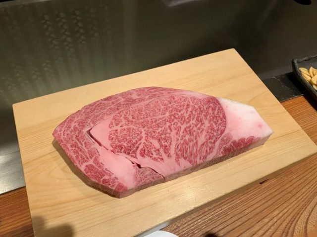京都で神戸牛のリブアイを食べた（海外の反応）