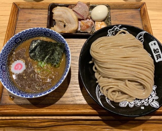 日本のラーメンデータベースで一位になったつけ麺（海外の反応）