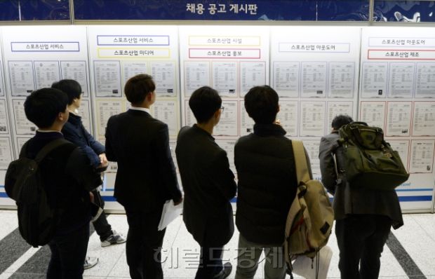 韓国人「文在寅を選んだ韓国の20代の現実…青年体感失業率、歴代最高24.4％　4人中1人が失業」