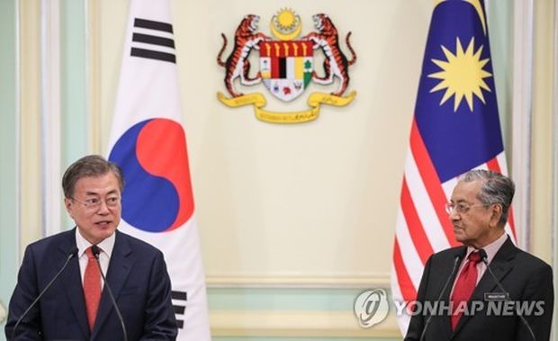 文在寅大統領、国賓訪問のマレーシアで外交欠礼…あろうことかインドネシア語で挨拶してしまう＝韓国の反応