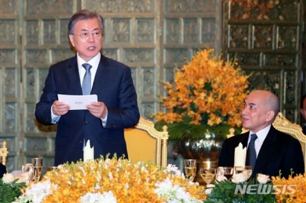 韓国人「文在寅、東南アジア3ヵ国の晩餐会でA4外交復活ｗｗｗｗｗ」