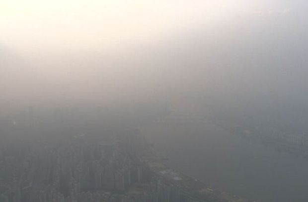 韓国人「大気汚染が深刻な韓国に旅行に来た外国人たちの状況」