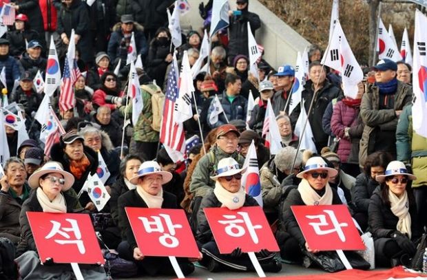 「朴槿恵釈放」世論調査、反対圧倒的…韓国党支持・保守層は賛成＝韓国の反応