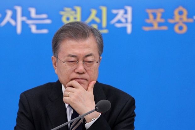 韓国人「1ヶ月前の文在寅”韓国経済は改善している”、現実はマイナス成長ｗｗｗｗｗｗ」