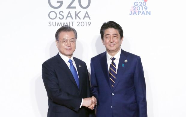 文大統領、ついにG20議長国日本の安倍首相と会った＝韓国の反応