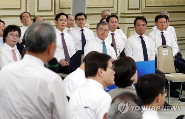 韓国大統領府「感情的に対応しない、国益の観点で対応」…文大統領も輸出規制の解決に動き出す＝韓国の反応