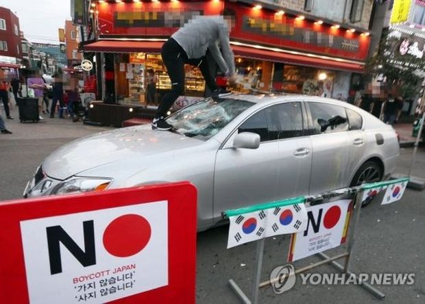 過激化する日本製品不買運動、レクサスを破壊して展示するパフォーマンス＝韓国の反応