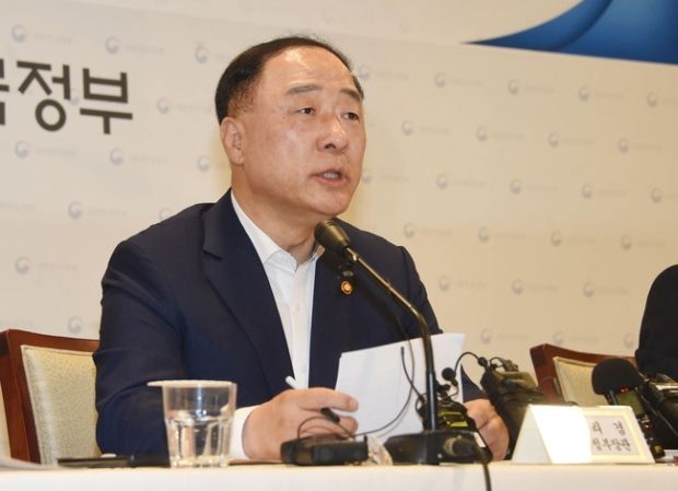 沈黙していた韓国大統領府、日本の対韓輸出規制に初めて立場表明…「断固たる対応」強い意志示す＝韓国の反応