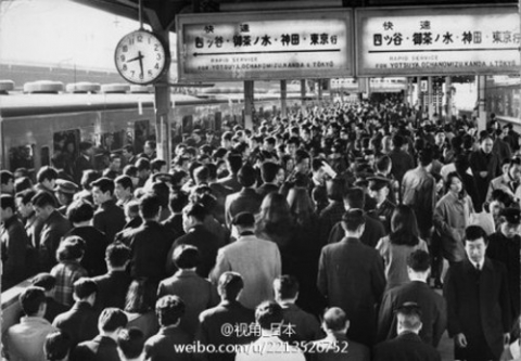 中国人「日本の70年代の通勤ラッシュが今とまったく同じだと話題に」　中国の反応