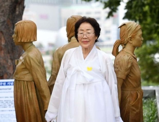 韓国人「慰安婦おばあさんの近況・・・またこの人か」