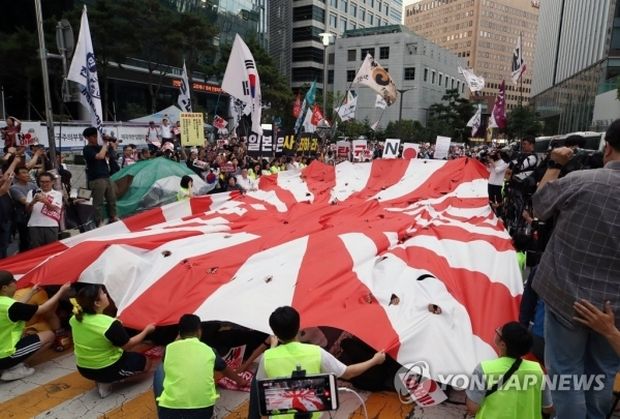 韓国人「狂気に包まれた反日集会をご覧ください」