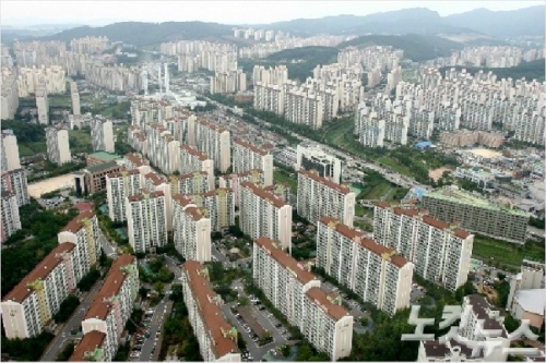 【不動産バブル崩壊】韓国人「ソウルが人が住めないレベルのヘルに…江西区の賃貸住宅を上位30人が11000軒保有する異常事態に」