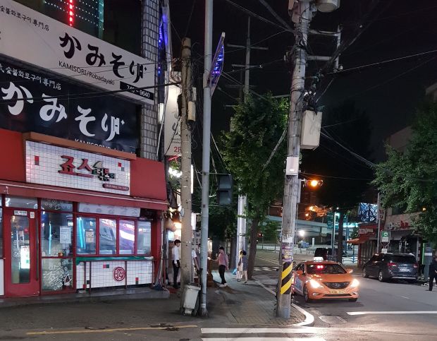 韓国人「ソウルの横断歩道のクオリティがやばすぎるｗｗｗｗこんなんで日本と経済戦争するとか抜かしてんの？」