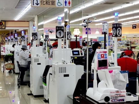 中国人「日本のお店のレジの人がトロ過ぎる。レジが終わるまでに一時間くらいかかってる気がする」　中国の反応