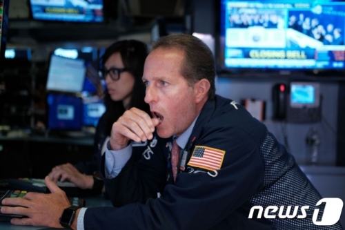 韓国人「世界株式市場一斉急落…でもコスピ休場でノーダメ」