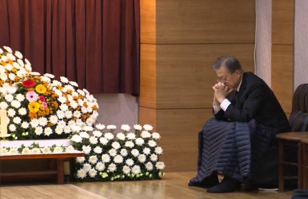 文大統領の母の死に弔電を送った安倍…北朝鮮は沈黙＝韓国の反応