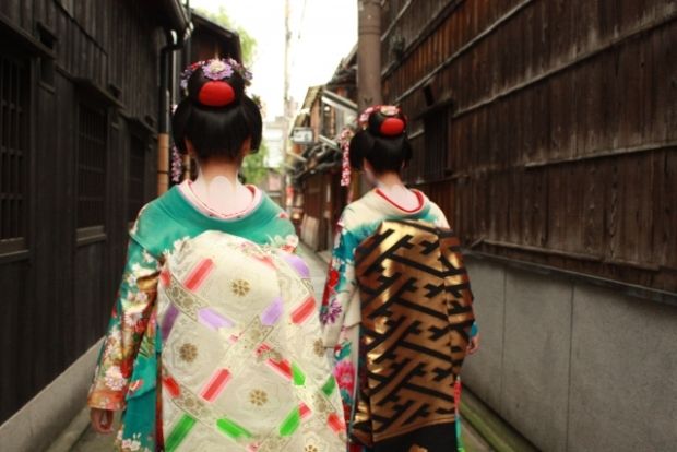 日本のテレビ番組「着物を着た女性にゴミを捨ててください」…東京五輪のゴミ対策案に批判殺到＝韓国の反応