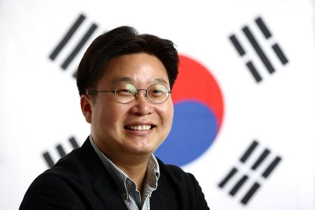反日活動家ソ・ギョンドク教授、ユニクロ前の行列写真を公開して苦言「最低限の自尊心は守って欲しい」＝韓国の反応