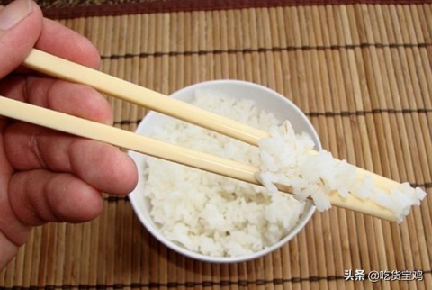 外国人「なぜ日本や中国のレストランでは箸を使わなければならないのか？」　中国の反応
