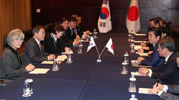韓国政府、文大統領発言中に欠礼を犯した日本に強い遺憾表明＝韓国の反応