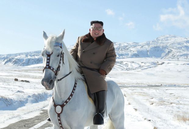 親北団体、ソウルのど真ん中で白馬に乗った金正恩の映像を見て「かっこいい」拍手喝采=韓国の反応