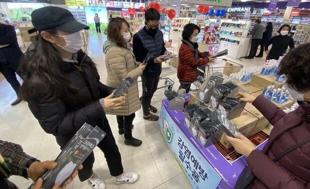 韓国国民はマスクを買おうと必死なのに…政府はむやみにばら撒いていた＝韓国の反応