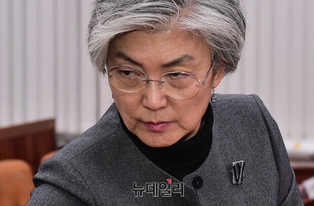 韓国人「康京和長官、強硬要求で韓国人入国制限を解除させる！」