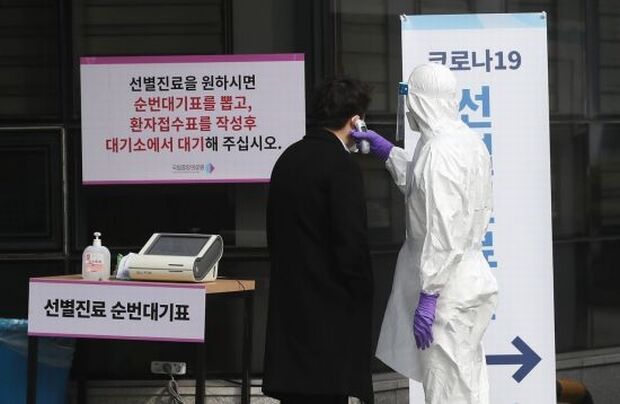 韓国大邱、完治判定後に再び陽性になる事例相次ぎ調査した結果、退院者のうち316人が咳や発熱などの症状があることが判明＝韓国の反応