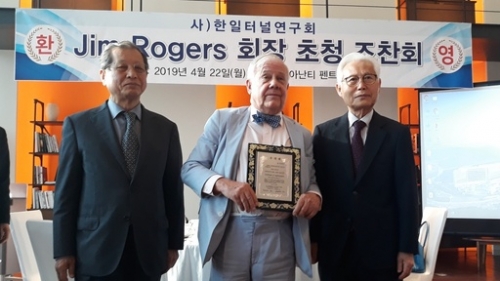 【あっ…】韓国人「世界的投資家ジム・ロジャーズさん、日本と韓国の例のアノ場所に出没してしまう…」