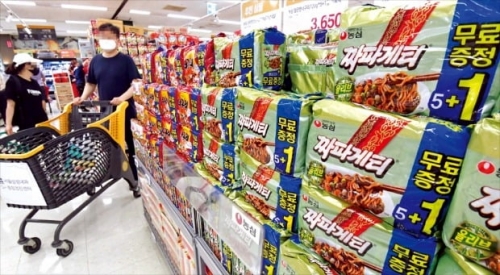 韓国人「『セット割引』世界初の禁止で韓国市場経済崩壊へ…狂ってる…」