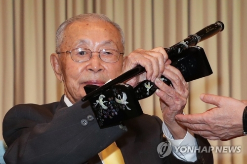 韓国人「朝鮮戦争の英雄・ペク・ソンヨプ将軍が死去するも…親日派かどうかで揉める」