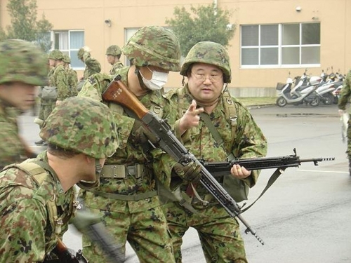 韓国人「ニポン自衛隊の写真集をご覧ください」