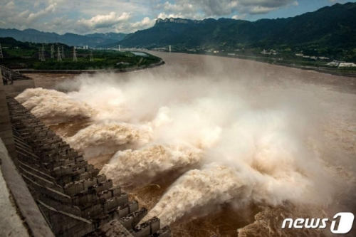 韓国人「三峡ダムが決壊すれば韓国も崩壊することが判明…10mの津波とメルトダウンした原子炉が何基も流れ着く地獄に；；」